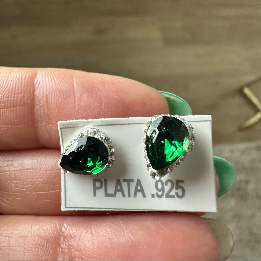 Elegant Green and Silver Teardrop Earrings - Picture 11 of 13